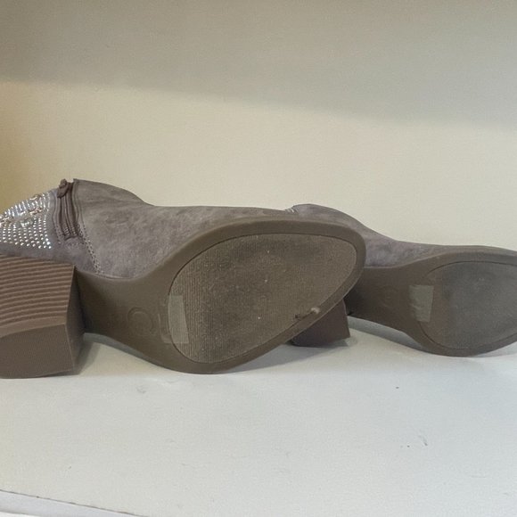 GBG Faux Suede Studded Western Inspired Taupe Fashion Bootie In 7.5 Medium - Picture 7 of 9